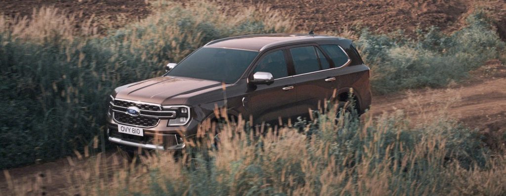 xe ford everest thế hệ mới đi du hành