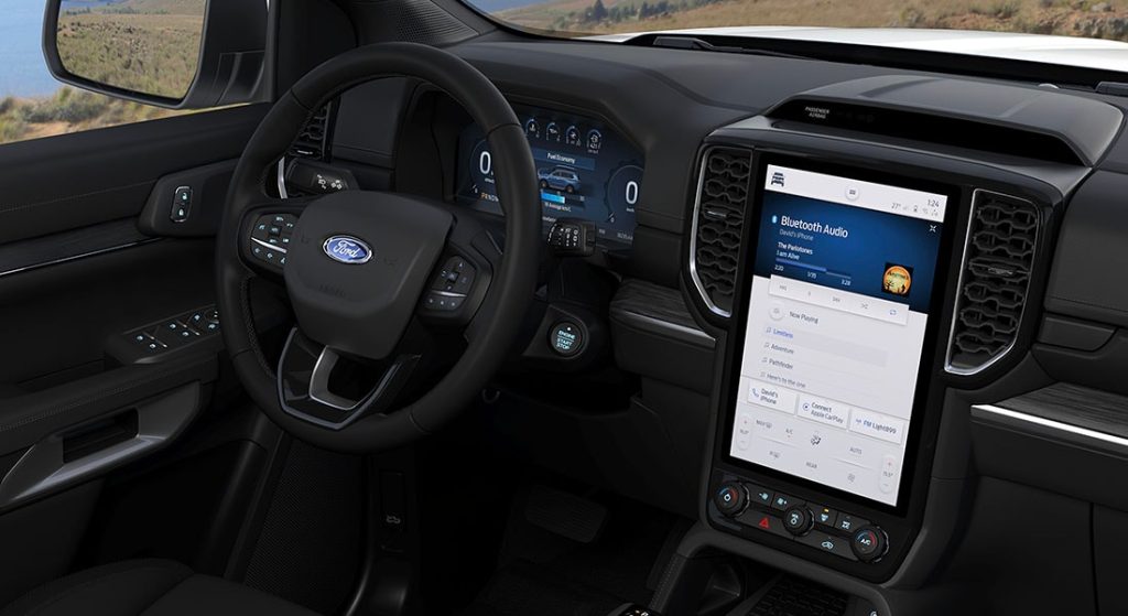 không gian khoang lái xe ford 2023
